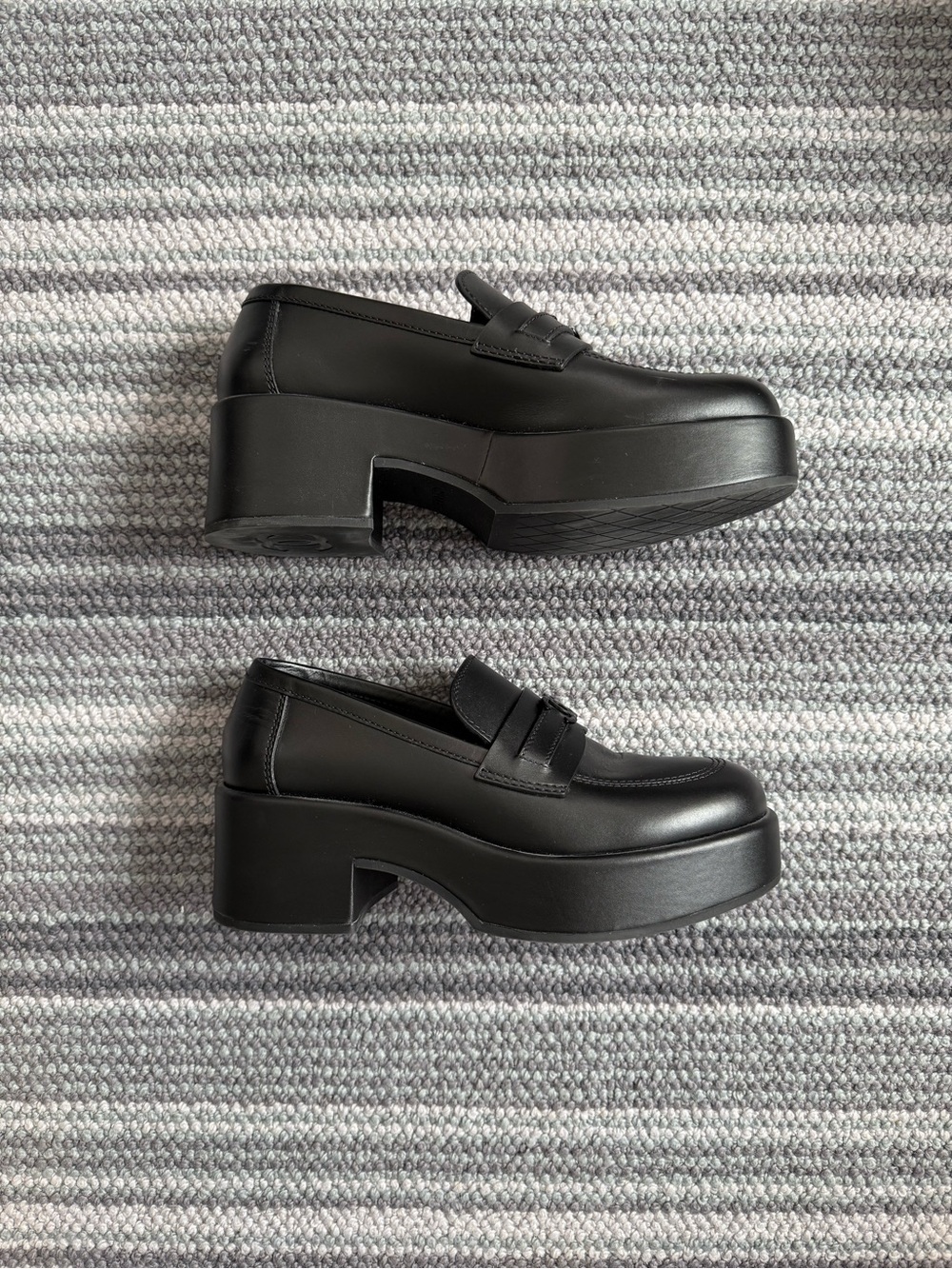 CHANEL Black Leather CC- Platform Slip-On Loafers - 37.5 - Authentic - Picture 4 of 16